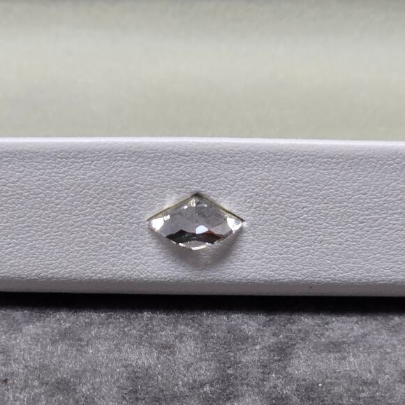 Swarovski White Leather Clamshell Eye Glass Case Clam Shell - Picture 4 of 13